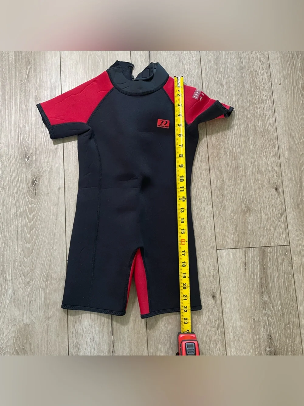 Dark Lightning Kids Shorty Wetsuit Size 6 3mm Neoprene Thermal Swimsuit RedBlack